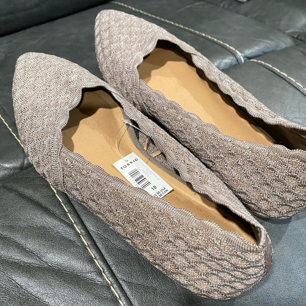 BNWT Torrid Dark Slate Grey flats. Size 10W